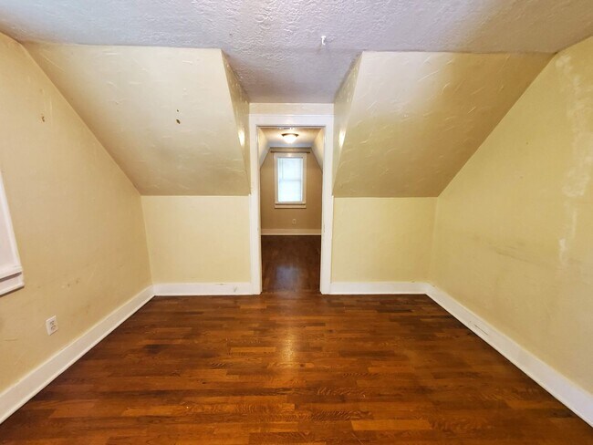 Building Photo - Pre-Leasing for Mid-June 2025! (2) Living ...