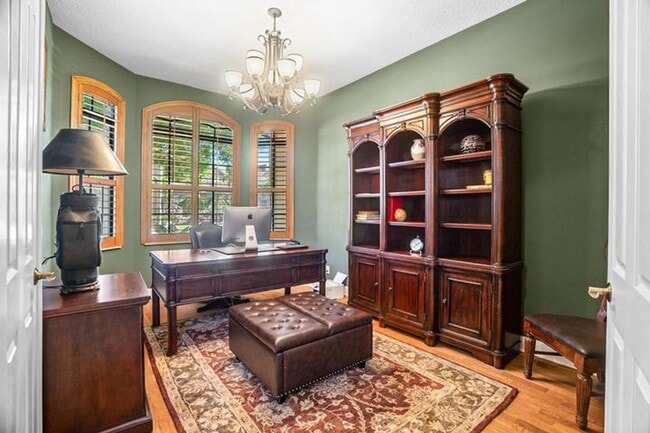 Building Photo - 3483 Collonade Dr