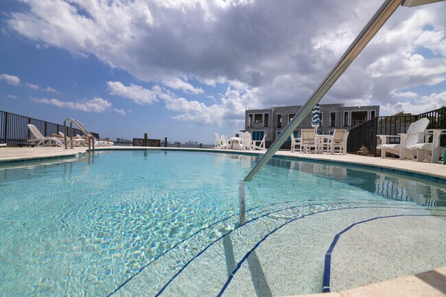 Building Photo - 68 Yacht Club Dr