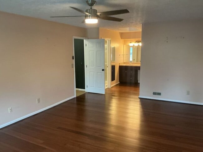 Building Photo - 1851 Foxhollow Dr