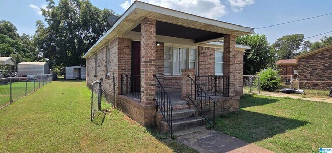 Building Photo - 2513 18th Ave N