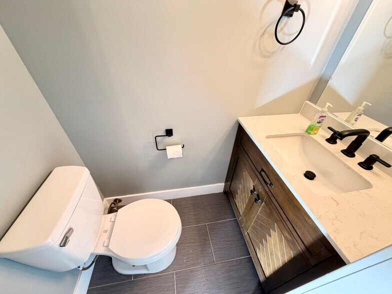 Building Photo - 531 N Betty Jo Dr