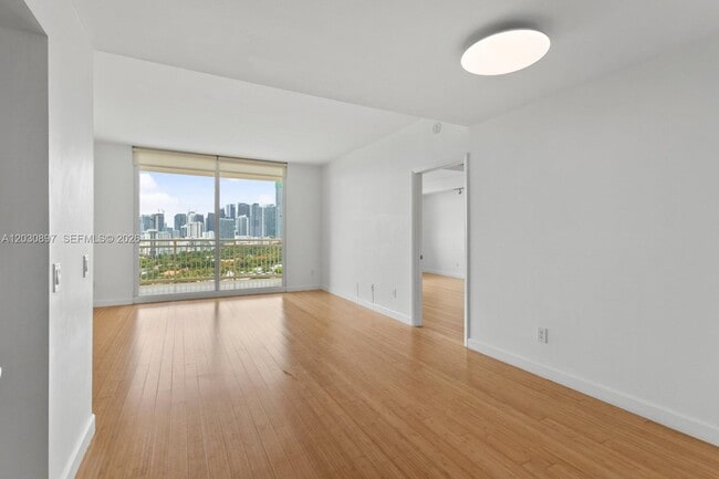 Building Photo - 2475 Brickell Ave