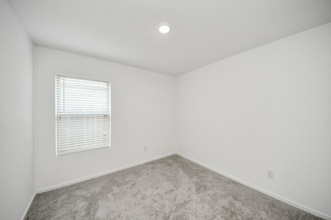 Building Photo - 3037 Pensacola Dr
