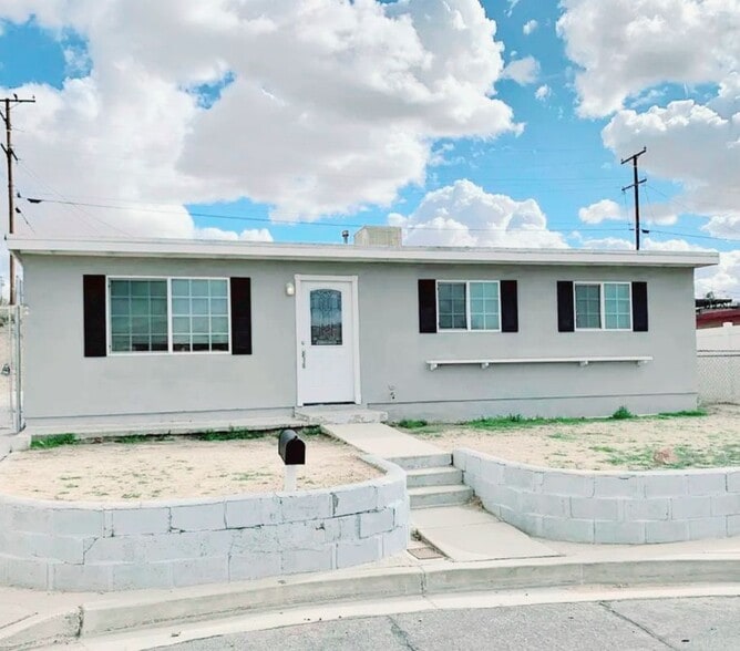 Primary Photo - 1160 Mojave Dr