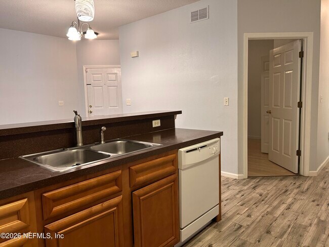Building Photo - 8215 Green Parrot Rd