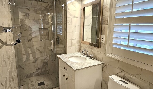 Building Photo - Stunning 3 Bedrooms, 2 Baths Valley Village home with detached, private Recording Studio