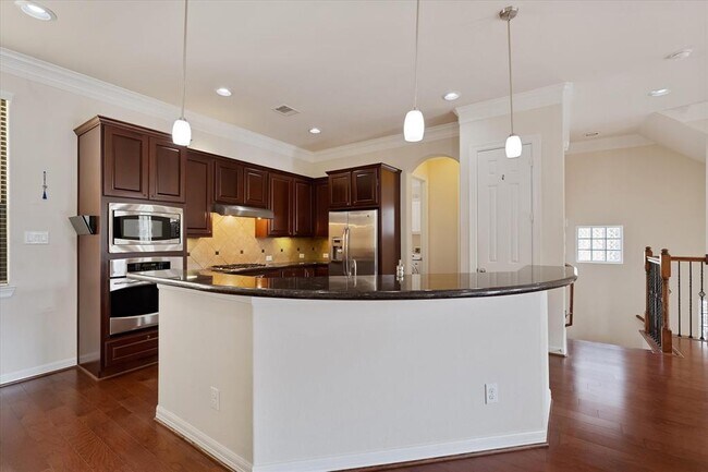 Building Photo - 5502 Lunia Ln