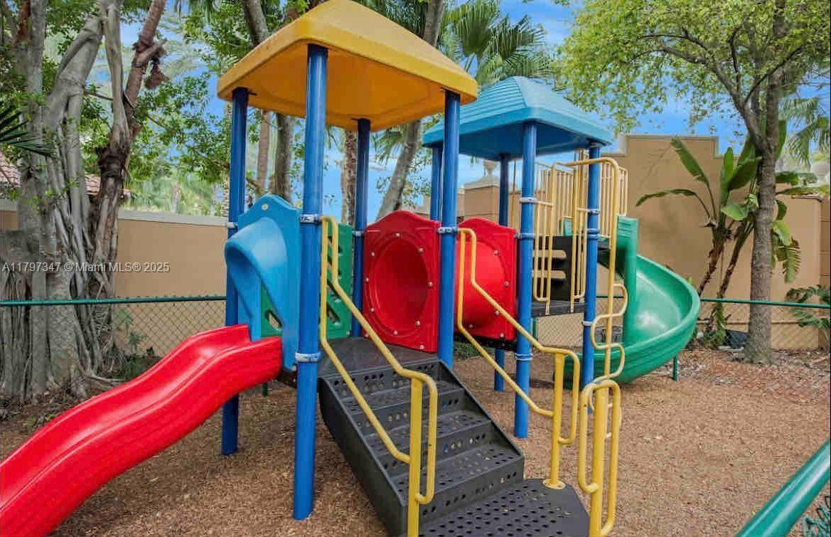 Building Photo - 19701 E Country Club Dr