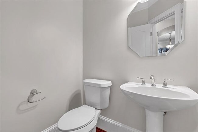 Building Photo - 2762 Durham Dr NE