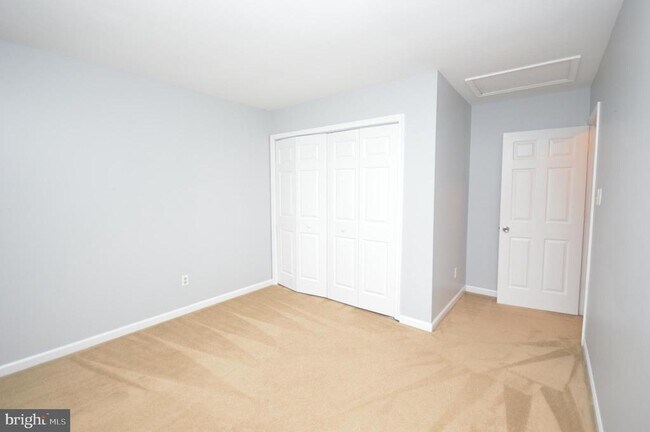 Building Photo - 7017 Lombard Ln