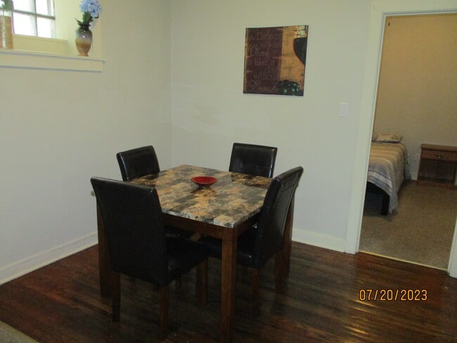 Building Photo - 1338 Main St