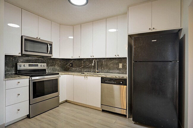 Building Photo - 253 Woodland Rd