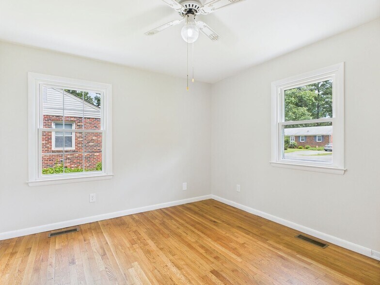 Building Photo - 2318 Aspen Ave
