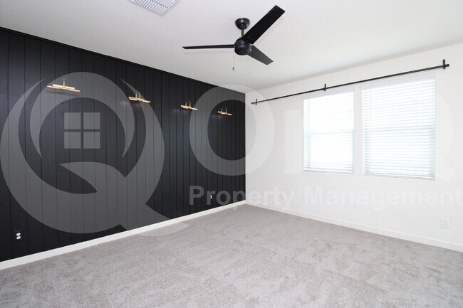 Building Photo - 683 N Bay Dr