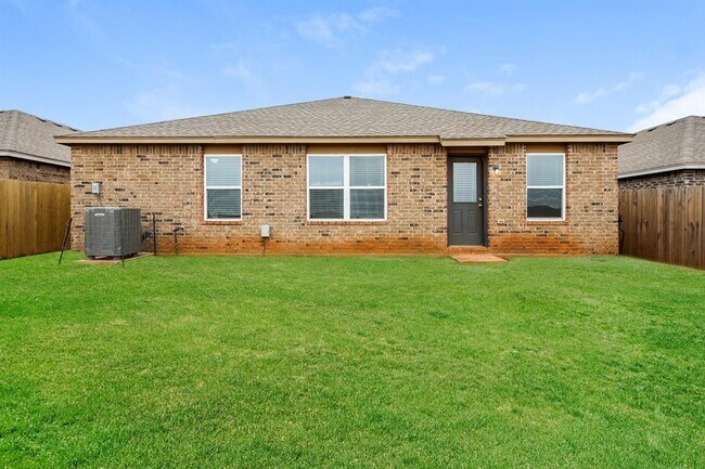 Building Photo - 518 Crystal Ln