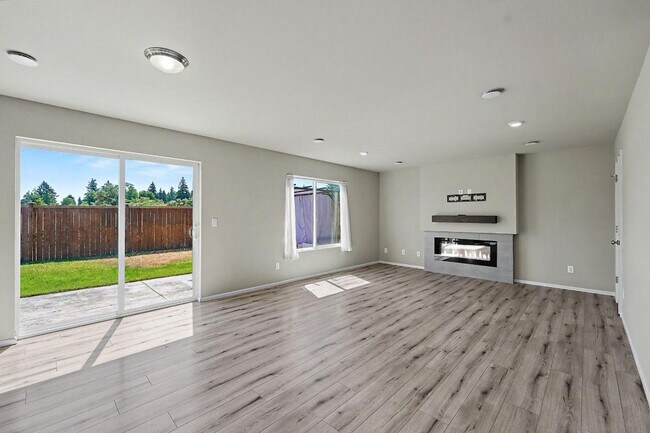 Building Photo - 15065 Iverson Lp SE