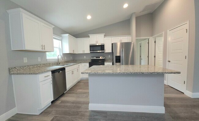 Building Photo - 7 Spruce Loop Way