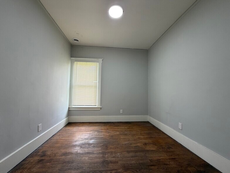 Building Photo - 3284 Northwestern St