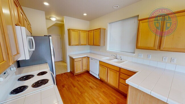 Building Photo - Beaverton - Two En-Suites! LVT Plank Flooring, No Carpet