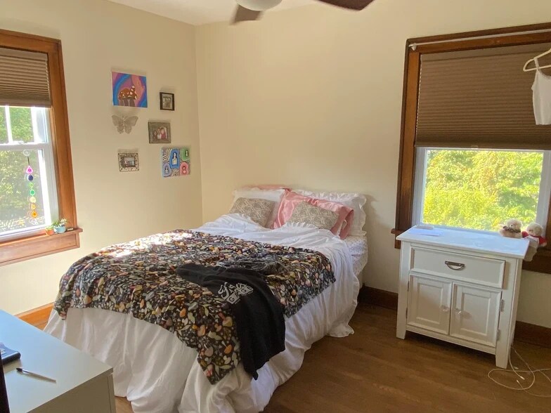 Building Photo - 512 S Eagleson Ave