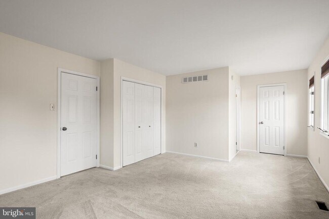 Building Photo - 11 Treaty Dr