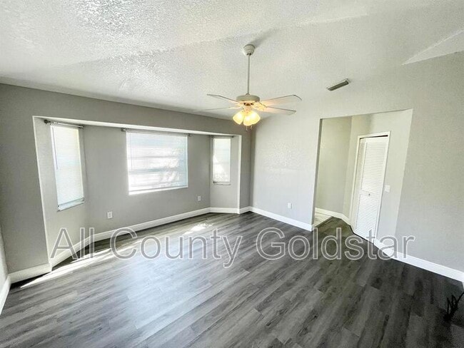 Building Photo - 19468 Edgewater Dr