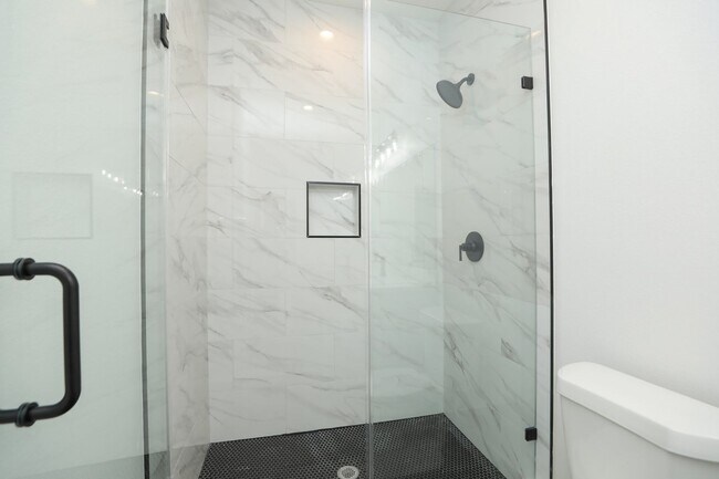 Building Photo - For Lease | 4 Bed, 2.5 Bath | 1,450 Sq Ft |