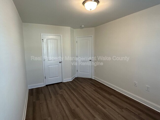 Building Photo - 156 Polaris Ave