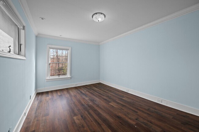 Building Photo - Beautiful 4 Bedroom 3.5 Bathroom Home On Quiet Tree-Lined Street In Millwood.