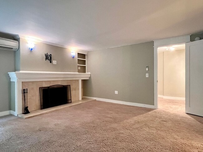 Building Photo - 10340 Fischer Pl NE