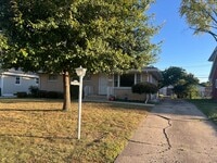 Building Photo - Indian Hills 3 Bedroom 1.5 Bath
