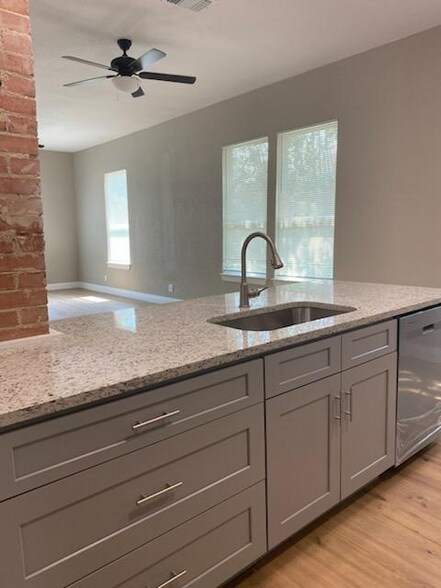 Building Photo - 435 Dunning Ave