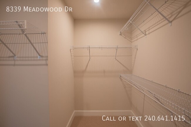 Building Photo - 8339 Meadowood Dr