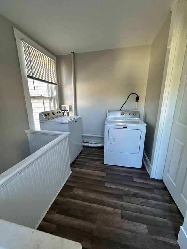 Building Photo - Beautiful Lower Unit in Duplex on Marcum Park Downtown!!!!