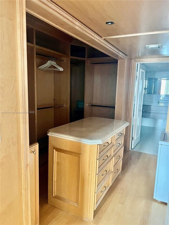 Building Photo - 1717 N Bayshore Dr