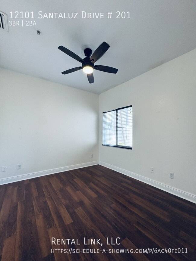 Building Photo - 12101 Santaluz Dr