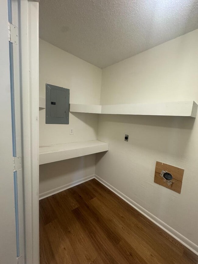 Building Photo - 4319 Baywood Dr SW
