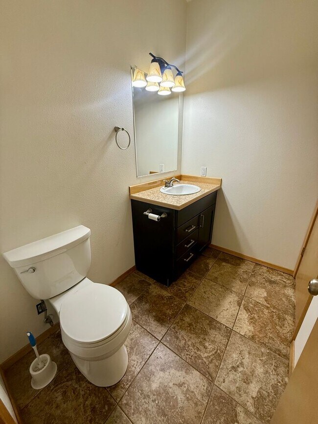 Building Photo - 2175 Chateau Ct