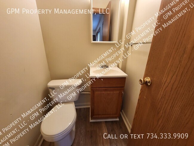 Building Photo - 2253 Delton Ct
