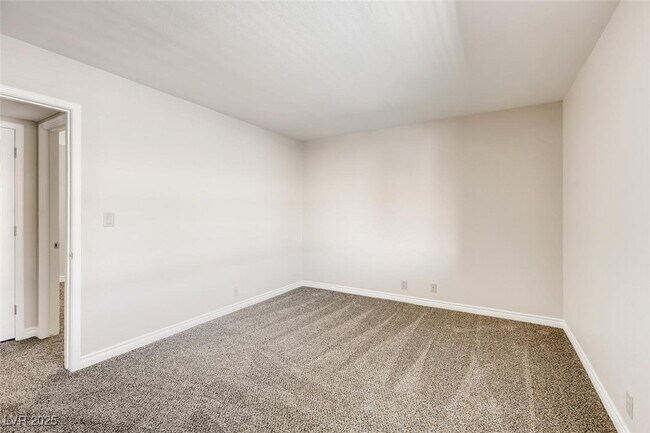 Building Photo - 5224 River Glen Dr