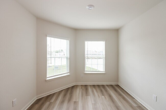 Building Photo - 23139 Shakespeare Dr