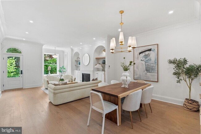 Building Photo - 2460 Ontario Rd NW