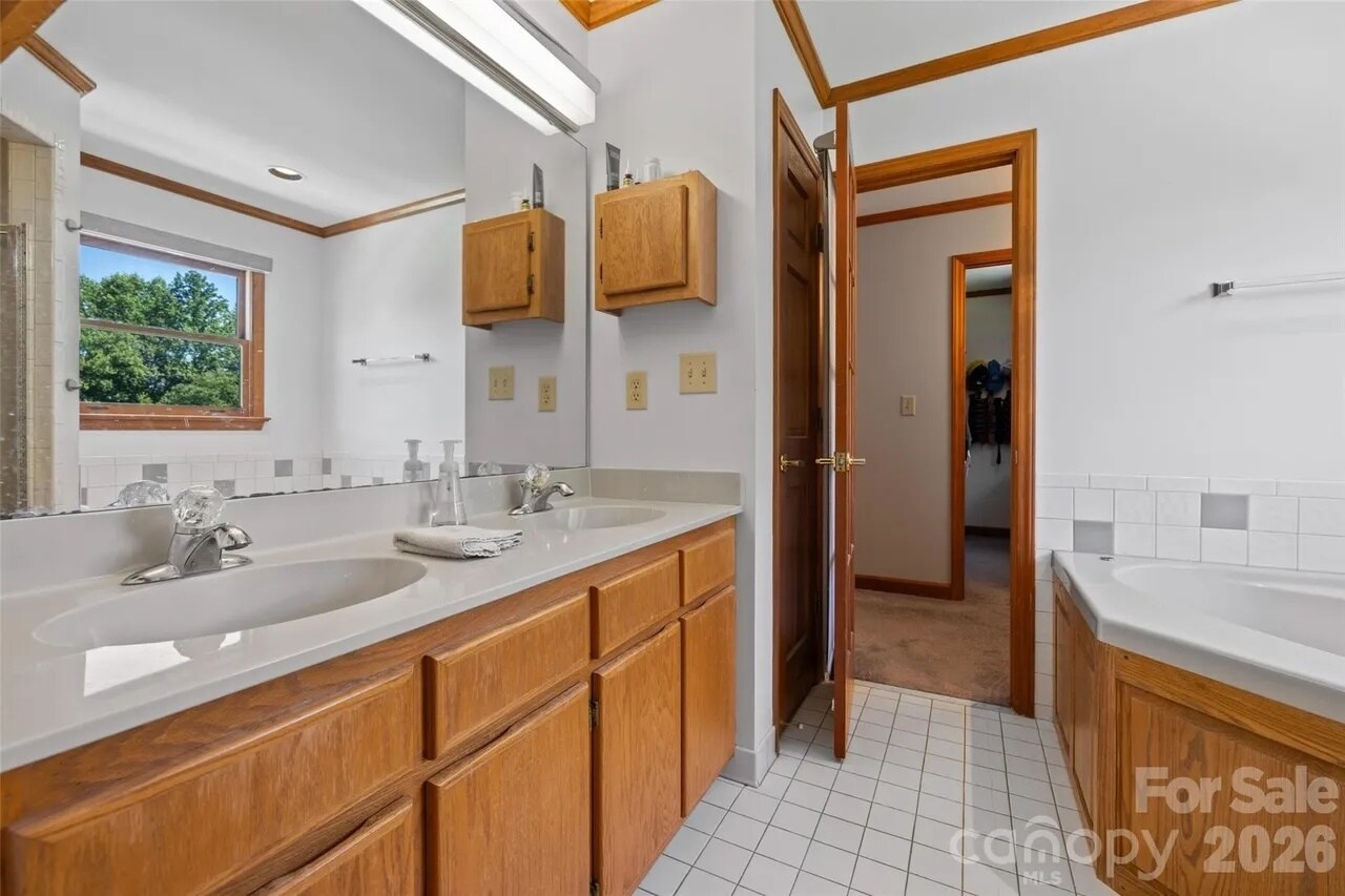 Building Photo - 3010 Eaker Dr