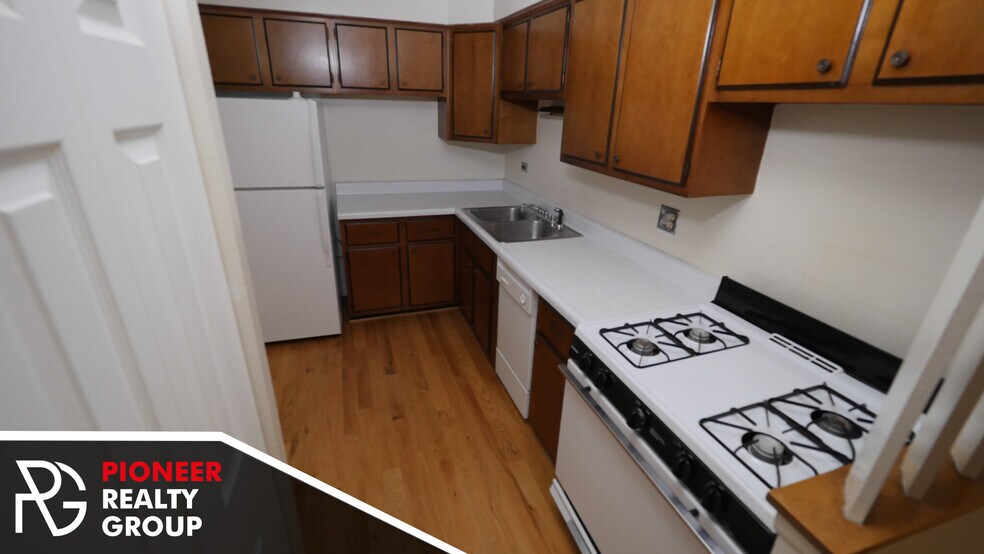 Building Photo - 660 W Wrightwood Ave