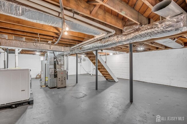 Building Photo - 58 Rose St