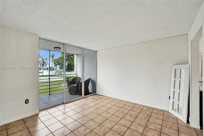 Building Photo - 9480 Tangerine Pl