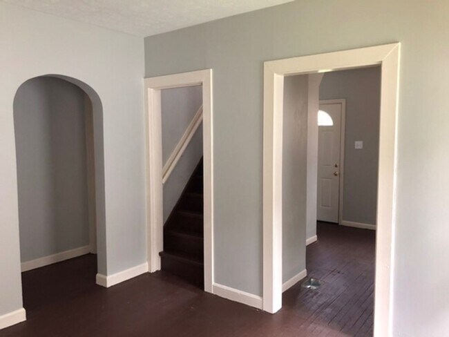 Building Photo - Nice 3 bedroom one bath in the southend