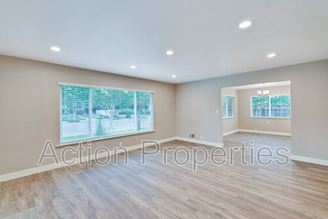 Building Photo - 681 S 13th St