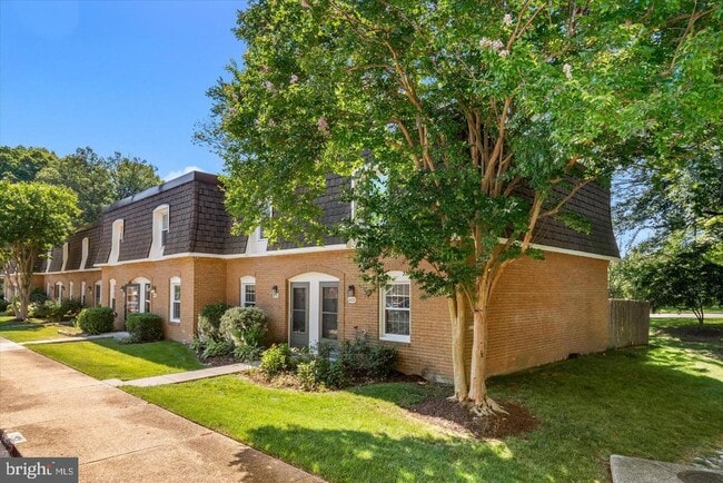 Building Photo - 8123 Kingsway Ct